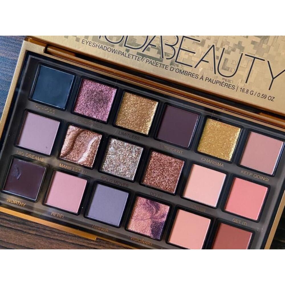 Empowered Huda Beauty Eyeshadow Palette – 16.8 g / 0.59 oz